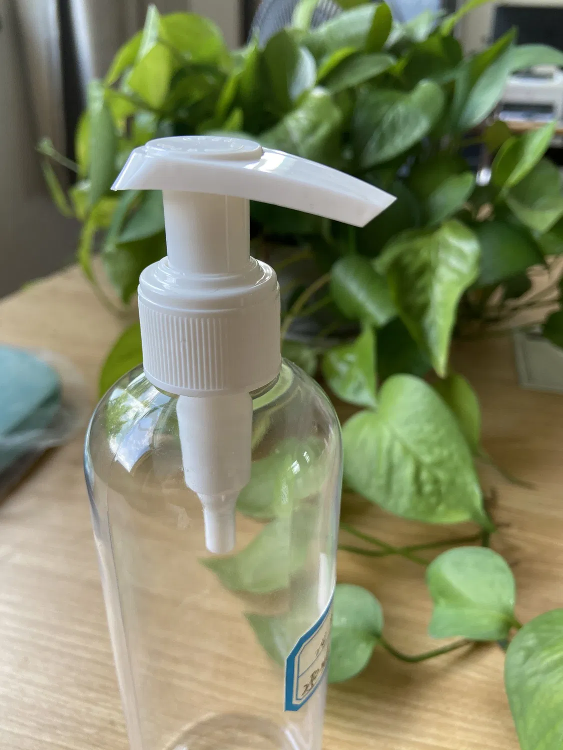 300ml Hot Sale Pet Flat Shoulder Bottle with Lotion Pump